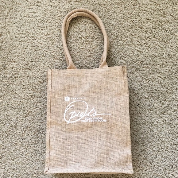 Oprah’s 2020 Vision Tour Tote - Picture 1 of 3